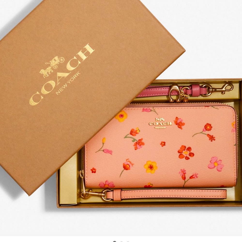 NEW AUTHENTIC COACH HAND HELD WALLET COMES WITH TWO DIFFERENT CLIPS ALL LEATHER